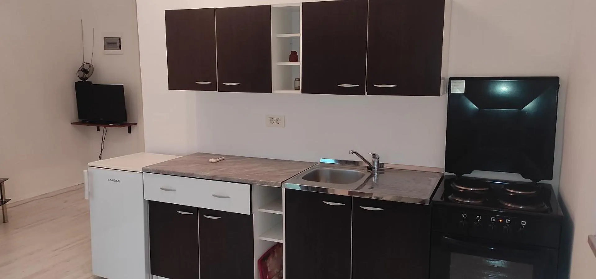 Nina Apartments Крница 0*,